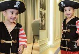 Kemesraan dan Kelucuan Rayyanza dalam Kostum Bajak Laut: Siap Membajak Hati Om Tante!