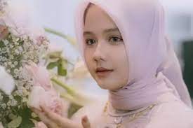 Biaya Masuk Pondok Pesantren Al Falah Ploso dan Kisah Pernikahan Mewah Ning Chasna
