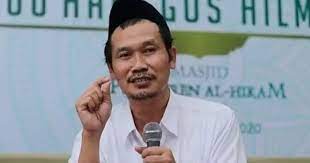 Mengapa Gus Baha Absen di Pernikahan Ning Chasna dan Gus Sunny