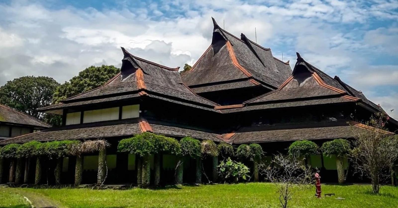 Kepatuhan Terhadap Aturan OJK Terkait Kontroversi Pembayaran UKT