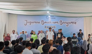Putra Putri dari pasangan capres dan cawapres) Anies Baswedan dan Muhaimin Iskandar, Mikail Azizi Baswedan dan Rahma Arifa menyerap aspirasi dari agenda Ekspedisi Perubahan di Kabupaten Banyumas, Jawa Tengah, Rabu (17/1/2024). (Dok. Istimewa)