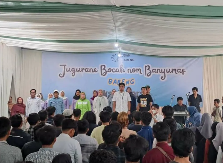Putra Putri dari pasangan capres dan cawapres) Anies Baswedan dan Muhaimin Iskandar, Mikail Azizi Baswedan dan Rahma Arifa menyerap aspirasi dari agenda Ekspedisi Perubahan di Kabupaten Banyumas, Jawa Tengah, Rabu (17/1/2024). (Dok. Istimewa)