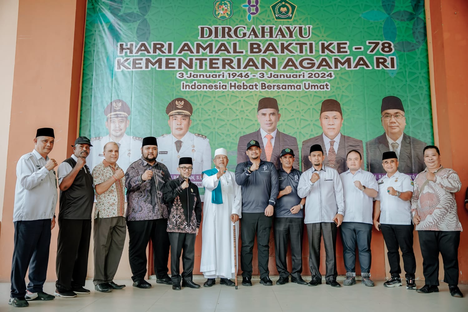 walikota Medan Bobby Nasution saat foto bersama saat peringatan Hari Amal Bakti (HAB) ke 78. BP/Erwan