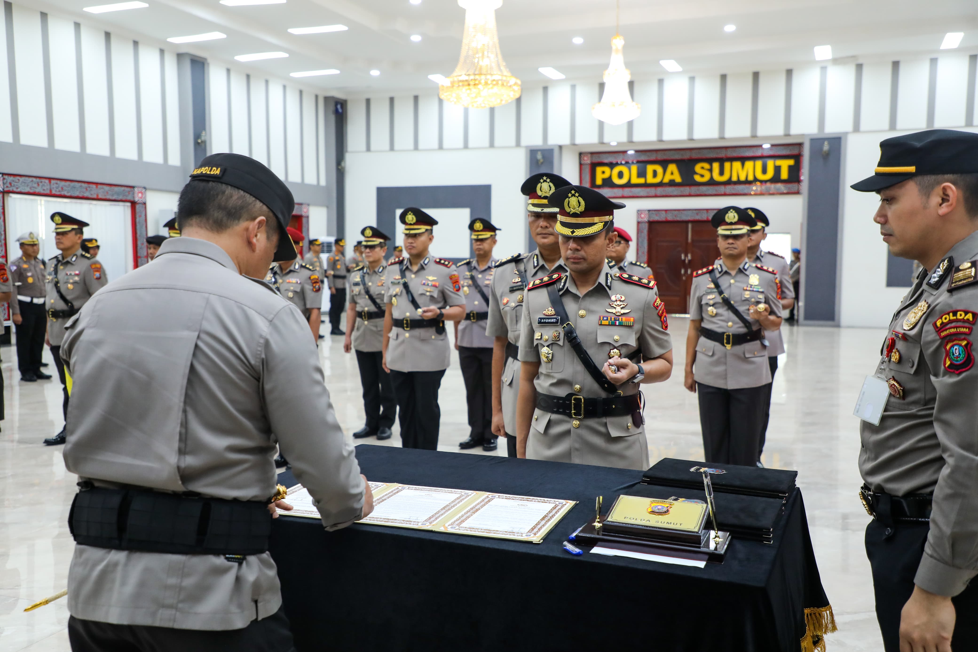 Kapolda Sumut, Irjen Pol Agung Setya Imam Effendi memimpin Sertijab PJU dan Kapolres.(istimewa)