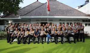 Kapolda Sumut bersama Kapolres dan PJU mengunjungi rumah Hoegeng mantan Kapolri.(istimewa)