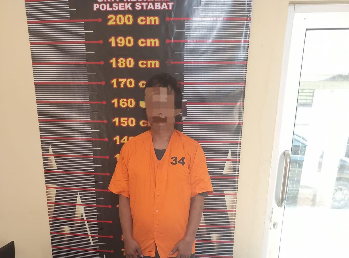 Ket:Pelaku pencurian rumah di Perdamian Stabat meringku di Polsek Stabat