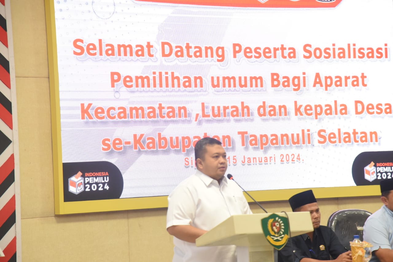 Bupati Tapsel Dolly Pasaribu saat Sosialisasi Pemilu bagi Aparat Kecamatan, Lurah dan Kades se-Tapsel di Aula Sarasi Kantor Bupati Tapsel, Senin (15/1-24). Foto : BP/Ist
