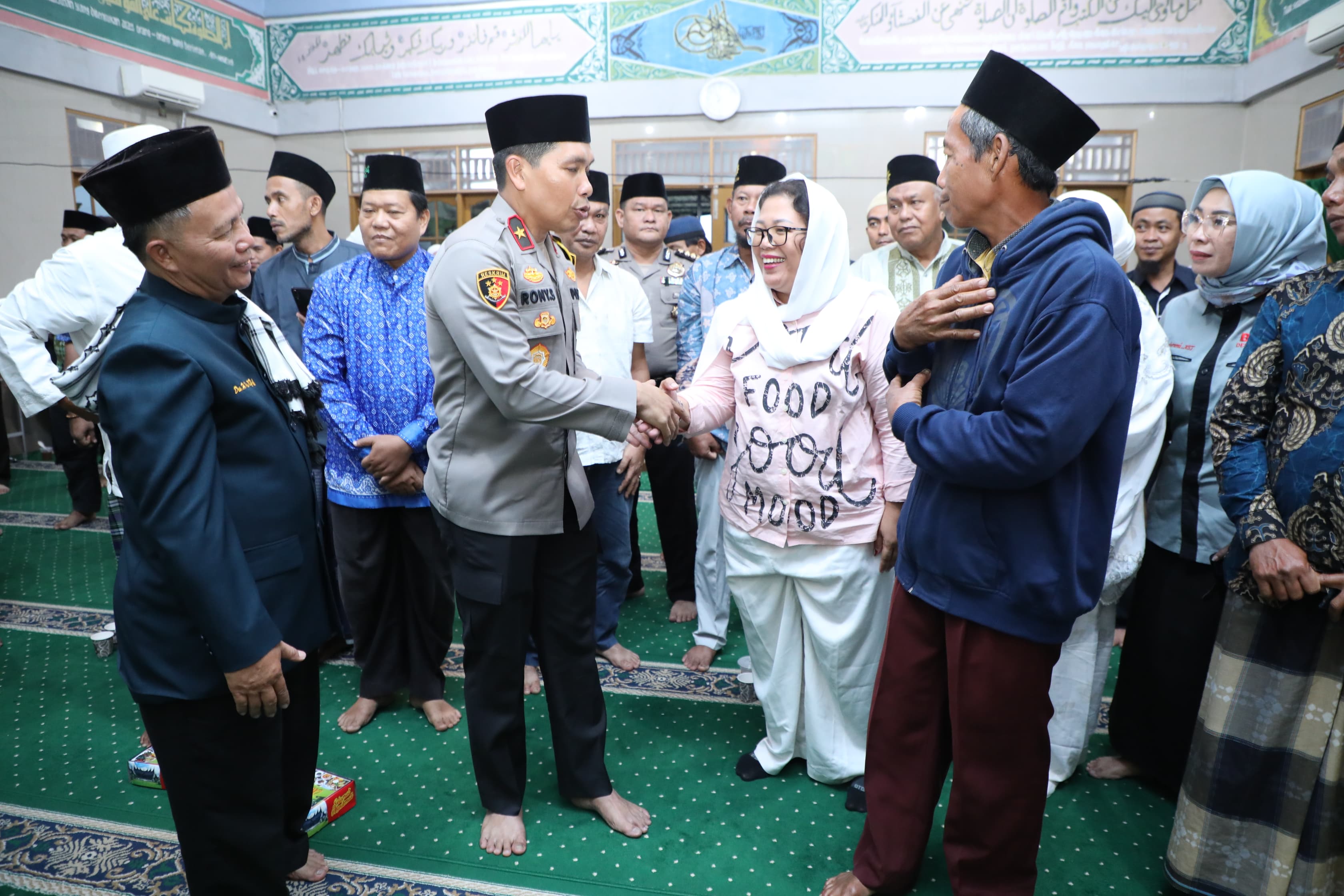 Wakapolda Sumut melakukan kegiatan subuh keliling.(istimewa)
