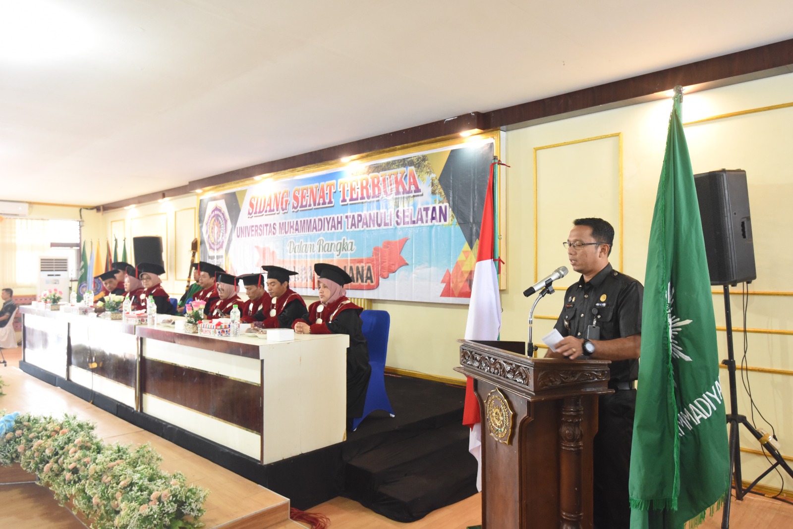 Plt Sekdako Padangsidimpuan, Roni Gunawan Rambe saat menghadiri Sidang Senat Terbuka UMTS ke-62 tahun 2024 di Aula Kampus setempat pada Rabu (17/1-24). Foto :BP/Ist