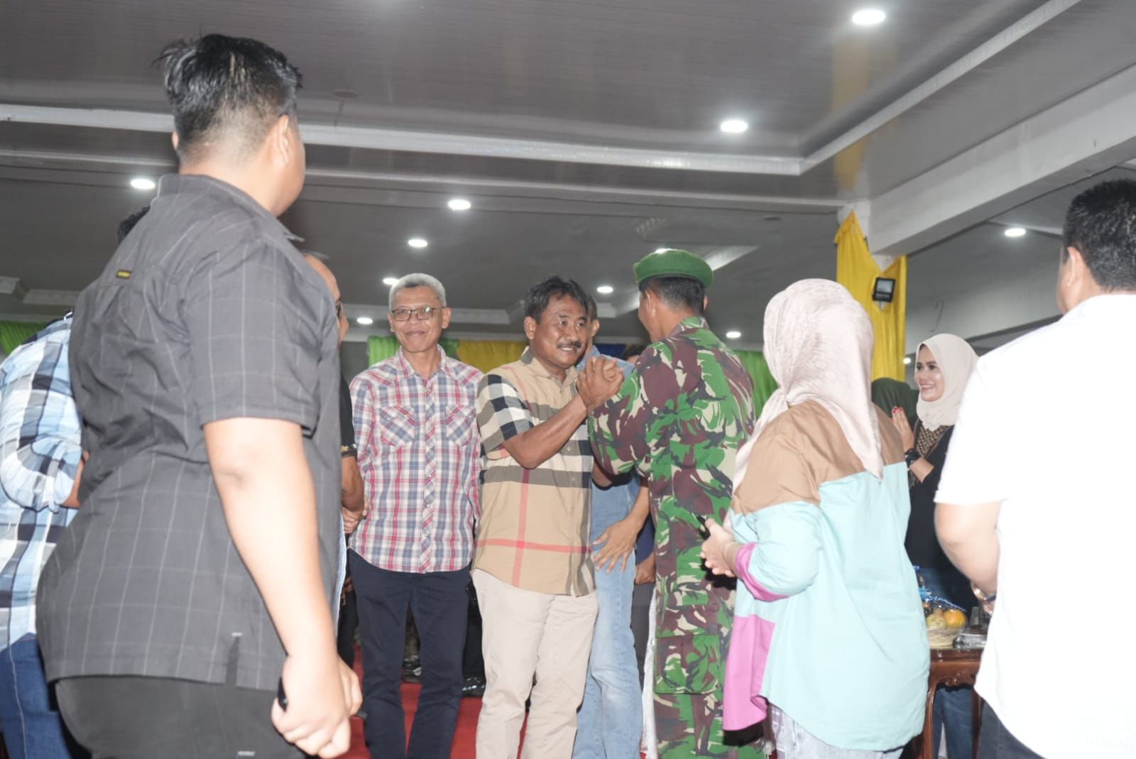 Walikota Binjai Drs H Amir Hamzah M. AP menghadiri acara penutupan hari jadi Kabupaten Langkat.