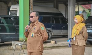 Pj Wali Kota Padangsidimpuan Letnan Dalimunthe saat bertindak sebagai Pembina Upacara di Lingkungan RSUD Kota Padangsidimpuan, Senin (22/1-24). Foto : BP/Ist