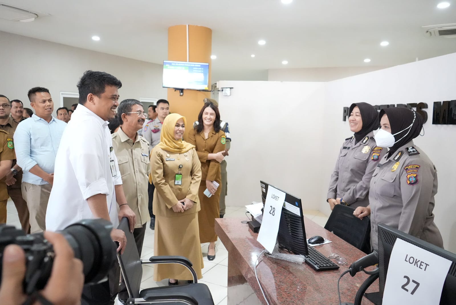 Wali Kota Medan Bobby Nasution saat meninjau persiapan peluncuran MPP. BP/erwan