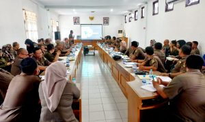 Rapat realisasi dan pendapatan PUD Pasar Medan di Ruang Rapat Lantai III Pasar Petisah Medan. BP/erwan