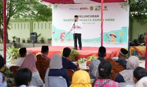 Kadis Sosial Khoiruddin memberikan sambutan saat peluncuran Kampung Wisata Rumah Anak di Belawan. BP/erwan