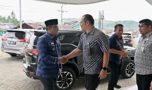 Pj Wali Kota Padangsidimpuan Letnan Dalimunthe disambut oleh Kacab Ketenagakerjaan di Kantornya untuk Rapat Monev Perlindungan Tenaga Kerja, Kamis (25/1-24). Foto : BP/Ist