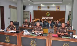 Kajati Sumut saat memimpin rapat dengan anggotanya.(istimewa)