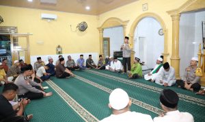 Wakapolda Sumut Brigjen Rony melaksanakan subuh berjamaah.