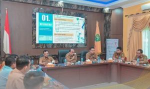 Pj Wali Kota Padangsidimpuan Letnan Dalimunthe dan pimpinan OPD saat mengevaluasi kinerja Pj Wali Kota sesuai Permendagri Nomor 4 tahun 2023, Senin (8/1-24). Foto : BP/Ist