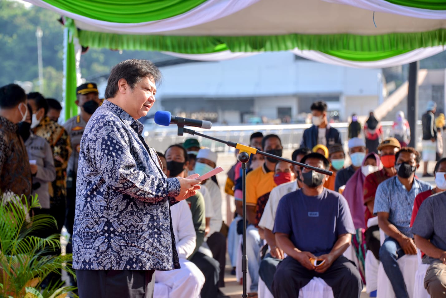 Menko Perekonomian Mengumumkan Bantuan Langsung Tunai