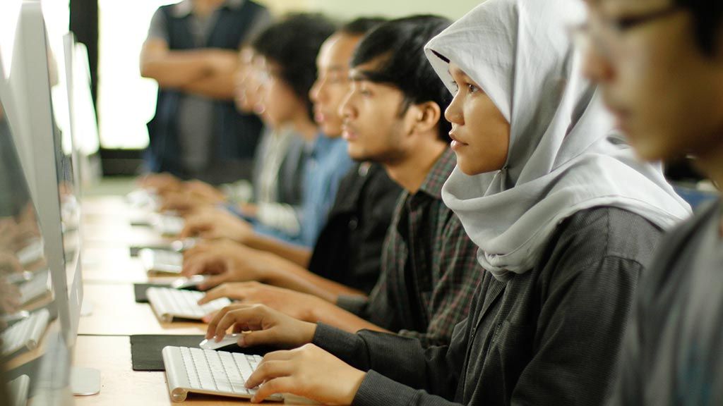 Peran Dunia Usaha dalam Menutup Kesenjangan Kualitas Lulusan