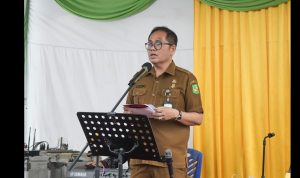 Kadis Lingkungan Hidup Medan Suryadi Panjaitan saat sambutan dalam acara Ramah Tamah dan Sukuran Tahun Baru keluarga besar Dinas itu. BP/erwan