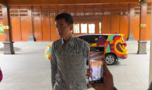Wali Kota Surakarta Gibran Rakabuming Raka saat memberikan keterangan di Kota Surakarta, Jawa Tengah, Kamis (18/1/2024). (ANTARA/Aris Wasita)