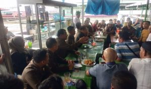 Pertemuan antara jajaran Direksi PUD Pasar Medan dengan tokoh pedagang dan pedagang di Lantai 4 Pasar Pusat Pasar Medan, Senin (15/1/2024) Sore. BP/erwan