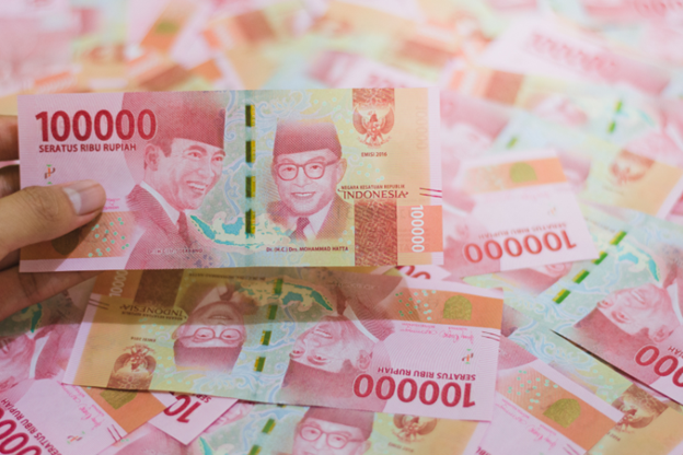 Rupiah Melemah di Akhir Pekan Pertama 2024