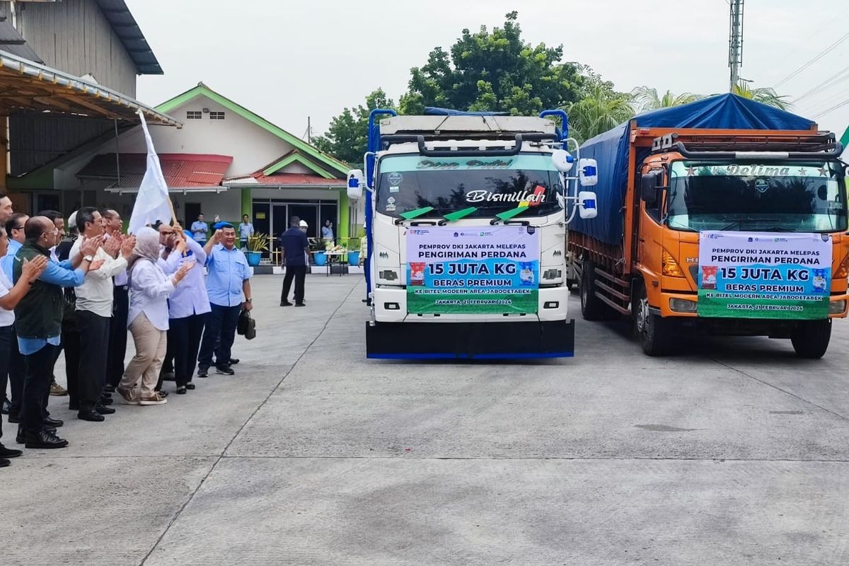 Pemprov DKI Jakarta melepas pengiriman 15 juta kilogram beras ke ritel-ritel modern di Jabodetabek di Pasar Induk Beras Cipinang, Pulogadung, Jakarta Timur, Rabu (21/2/2024). (Dok. Istimewa)