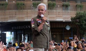 Calon presiden nomor urut 3, Ganjar Pranowo saat berorasi dalam acara Alumni UI Bersama Ganjar-Mahfud di Fatmawati, Jakarta Selatan, Sabtu (3/2/2024). (KOMPAS.com/FIRDA JANATI)