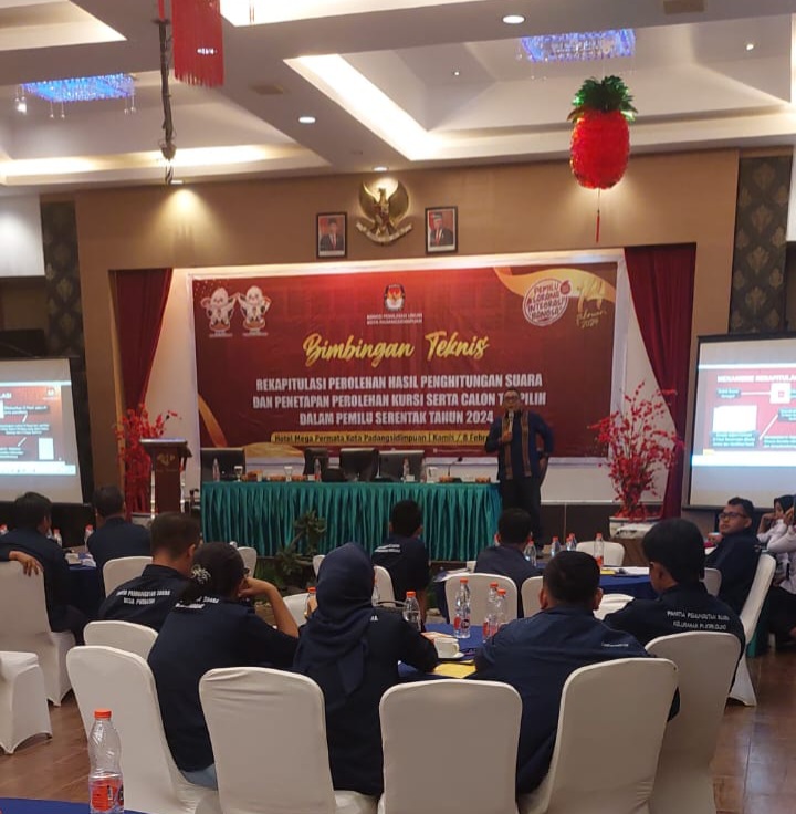 Suasana Bimtek Rekapitulasi Perhitungan Suara dan Penetapan Hasil Perolehan Kursi dan Calon Terpilih Pemilu Tahun 2024. Kamis (8/2-24). Foto : BP/Ist