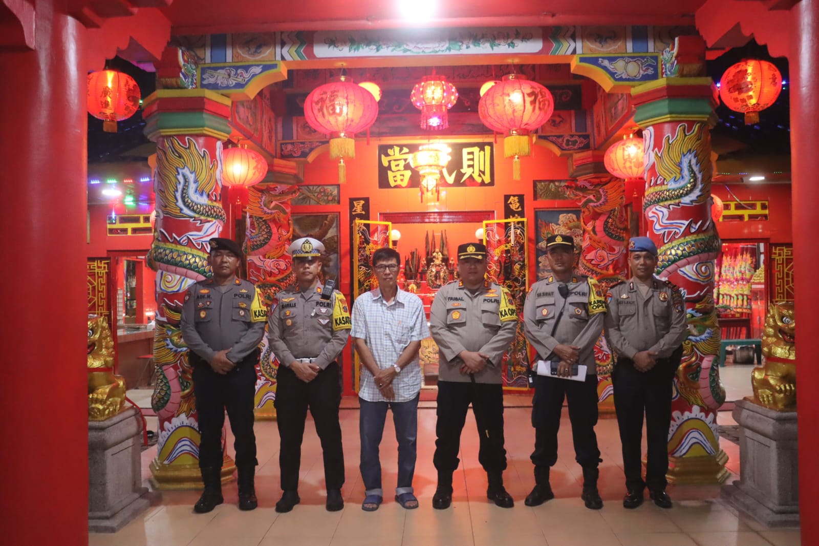 Kapolres Langkat berikan pengamanan perayaan Ibadah Tahun Baru Imlek 2575 Tahun 2024 di Vihara Avalokitesvara. Foto: Ist