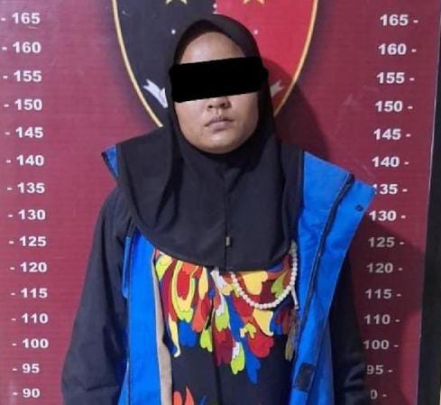 Pelaku diamankan petugas kepolisian.(istimewa)