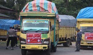 Kapolres Langkat dan Ketua KPU Langkat Lepas Logistik Pemilu 2024 ke PPK. Foto: BP/Ist.