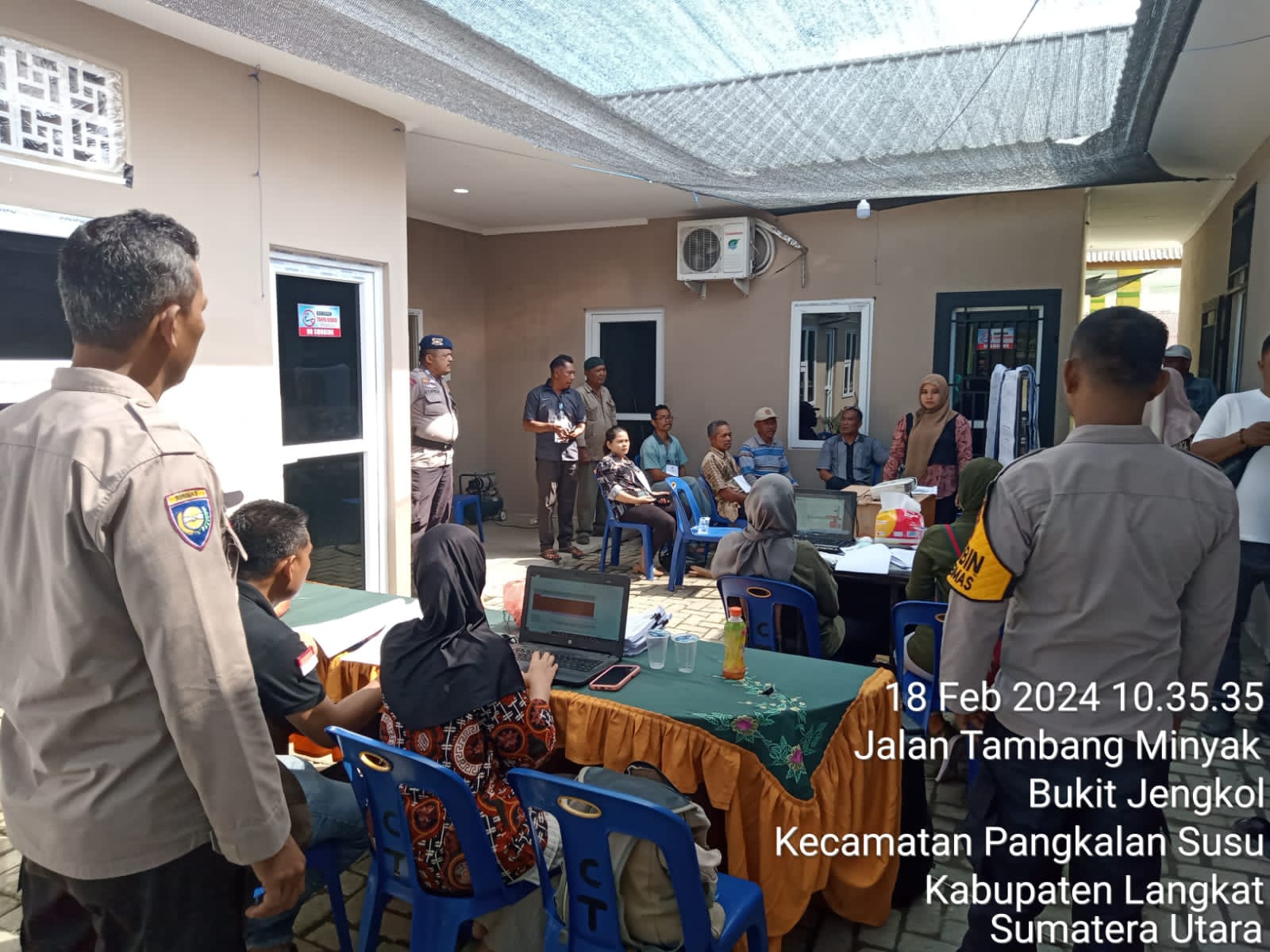 Polres Langkat Amankan Rapat Pleno di 20 Kantor PPK Wilkum Polres Langkat Tahun 2024. Foto : BP/Ist.