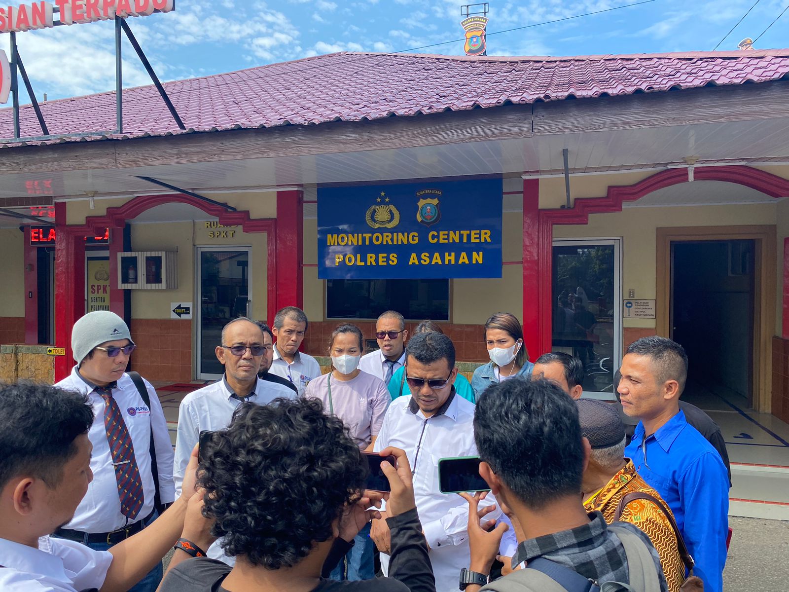 Pengacara ketika memberikan keterangan kepada sejumlah awak media.(istimewa).