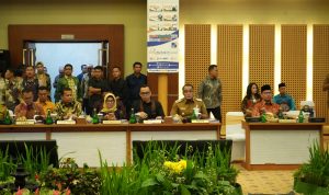 Wakil Wali Kota Aulia Rachman terlihat mengikuti RUPS LB PT Bank Sumut. BP/erwan