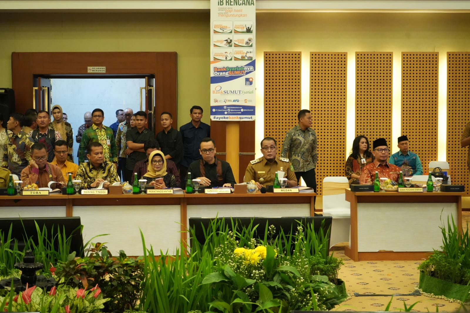 Wakil Wali Kota Aulia Rachman terlihat mengikuti RUPS LB PT Bank Sumut. BP/erwan