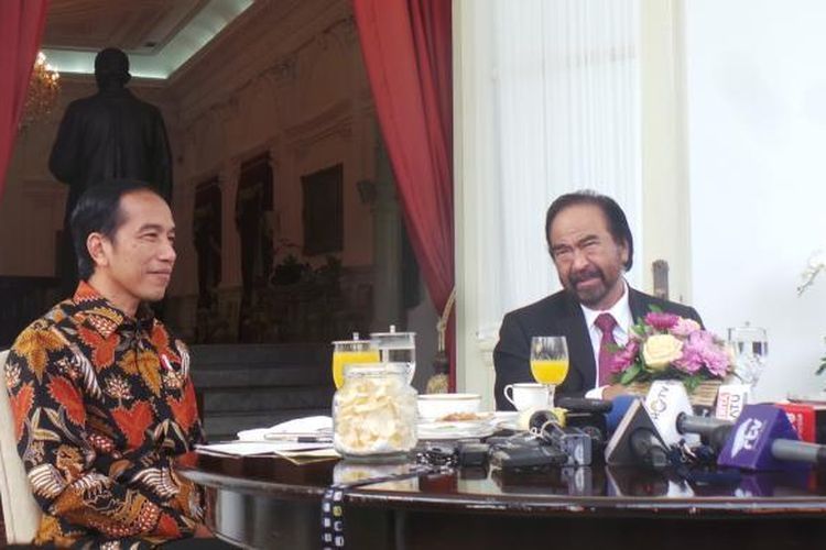Presiden Joko Widodo (kiri) dan Ketua Umum Partai Nasdem Surya Paloh (kanan) ketika menggelar pertemuan di Istana Merdeka, Jakarta, Selasa (22/11/2016). (Dok. Istimewa)
