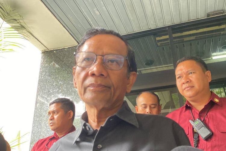 Calon wakil presiden nomor urut 3 Mahfud MD ditemui di Gedung High End, Kebon Sirih, Jakarta Pusat, Senin (19/2/2024). (Dok. Istimewa)