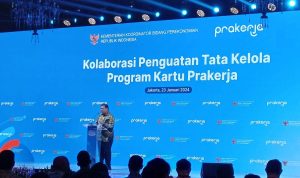 Menteri Koordinator Perekonomian Airlangga Hartarto dalam acara Pengarahan Komite Cipta Kerja dan Tim Pelaksana kepada Mitra Program Kartu Prakerja di Jakarta, Selasa (23/1/2024). (KOMPAS.com/Haryanti Puspa Sari)