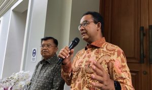 Capres nomor urut 1 Anies Baswedan bersama Wapres ke 10 dan 12 RI Jusuf Kalla di Jalan Brawijaya Raya No.6, Jakarta Selatan, Senin (12/2/2024). (KOMPAS.com/ Tatang Guritno)