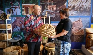 Menkop UKM Teten Masduki Dukung Pengembangan Produk Furnitur Ramah Lingkungan