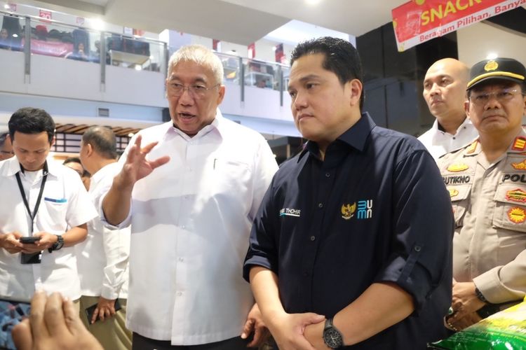 Direktur Utama Bulog Bayu Krisnamurthi bersama Menteri Badan Usaha Milik Negara (BUMN) Erick Thohir. (Dok. Bulog)