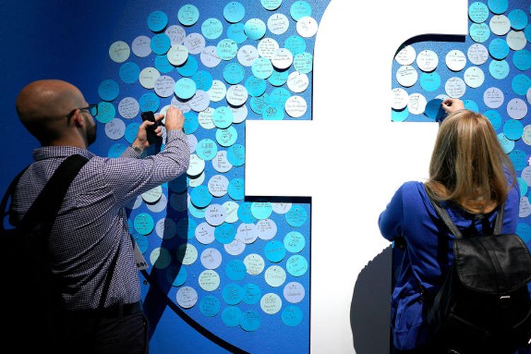 Ilustrasi logo Facebook. (Tony Avelar/AP/Shutterstock)