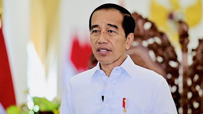 Presiden Joko Widodo (Jokowi), saat ditemui awak media, usai Peresmian Pembukaan Indonesia International Motor Show (IIMS) 2024, pada Kamis, 15 Februari 2024 di JIExpo Convention Center & Theater, Jakarta Utara. (TEMPO/Adinda Jasmine)