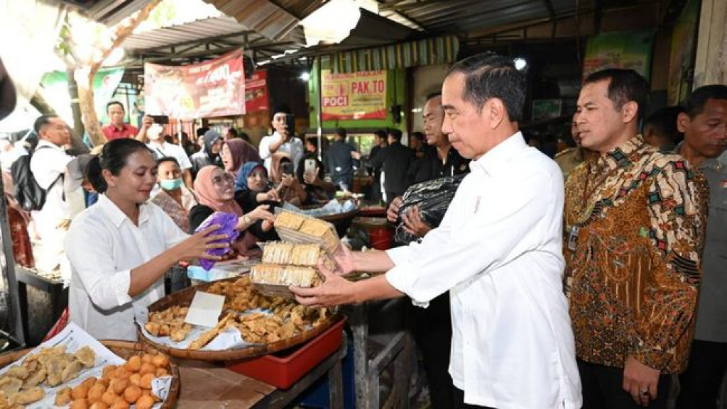 Presiden Jokowi Tinjau Ketersediaan dan Harga Bahan Pokok