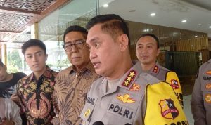 Kabaharkam Polri Komjen Fadil Imran dan Tim Hukum TPN Ganjar-Mahfud, Henry Yosodiningrat saat ditemui di Mabes Polri, Jakarta Selatan, Senin (12/2/2024). (Dok.Istimewa)