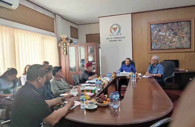 Made Mangku Pastika Dorong OJK Bali Tingkatkan Literasi Keuangan Masyarakat
