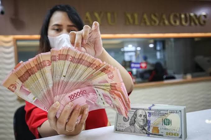 Kurs Rupiah Terhadap Dolar AS Merosot Menjelang Risalah FOMC
